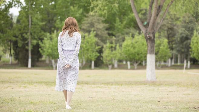 무언가 먹고 싶다는 생각이 들 때 밖으로 나가 가벼운 운동을 하는 것이 도움이 된다 | 출처: 클립아트코리아