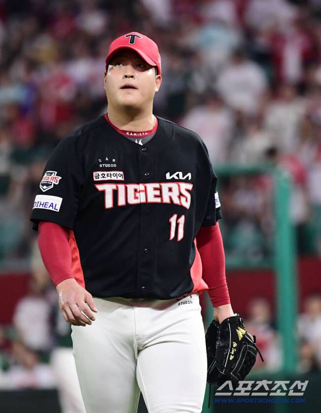 21일 인천 SSG랜더스필드에서 열린 SSG와 KIA의 경기. 8회 추가 실점 위기를 넘긴 KIA 조상우. 인천=송정헌 기자songs@sportschosun.com/2025.06.21/