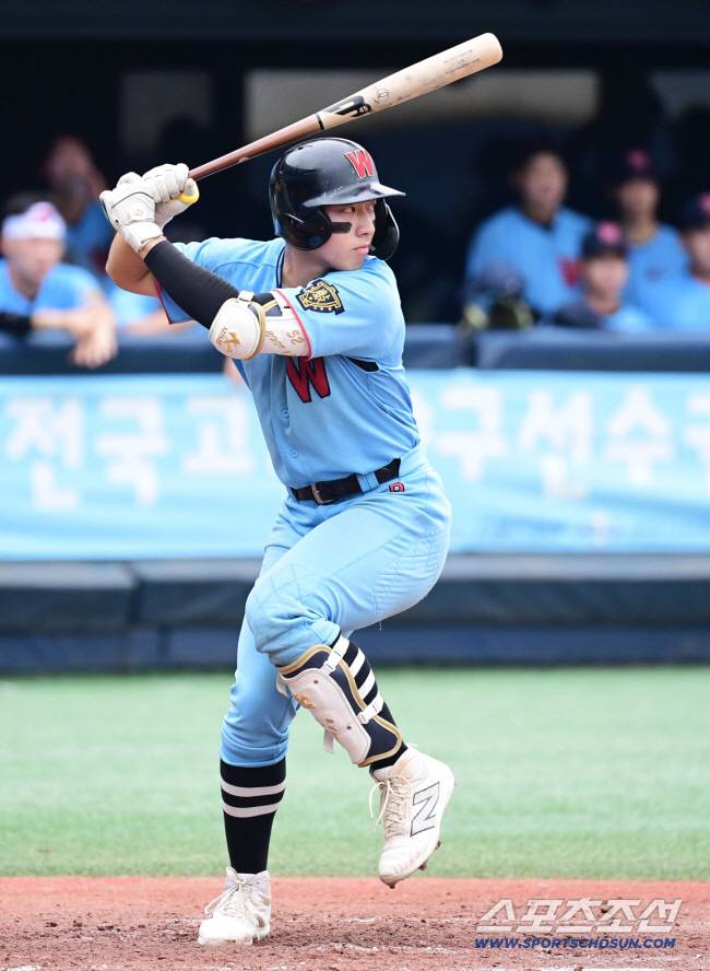 6일 서울 목동구장에서 열린 제80회 청룡기 고교야구선수권 대회 및 주말리그 왕중왕전 휘문고-서울고 경기. 타격하고 있는 휘문고 최재영. 목동=송정헌 기자songs@sportschosun.com/2025.07.06/