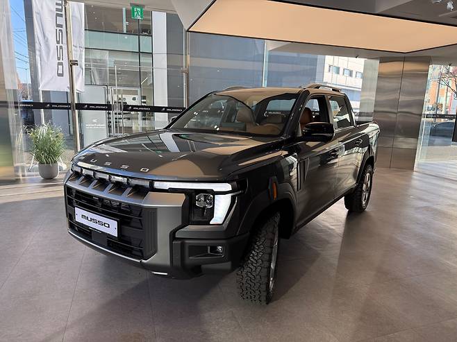 KG모빌리티가 내년 1월 출시하는 신형 픽업 '무쏘'. /이윤정 기자