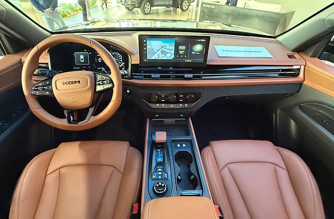 KG모빌리티가 내년 1월 출시하는 신형 픽업 '무쏘'의 내부./이윤정 기자