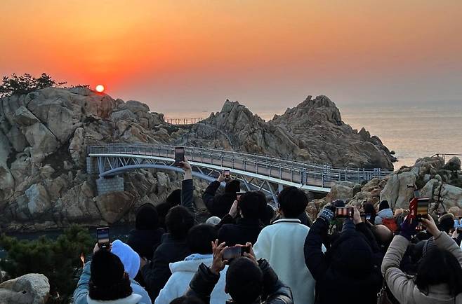 울산 동구 방어진 대왕암공원 새해 첫 해돋이. 뉴시스