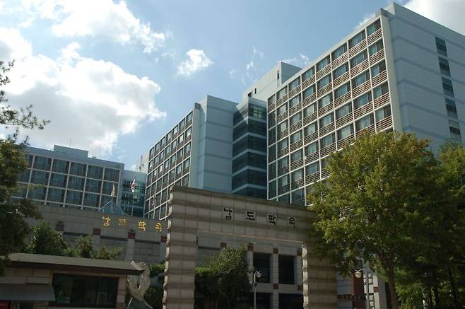 재단법인 남도장학회(이사장 강기정 광주광역시장·김영록 전남도지사)가 지역 출신 수도권 대학생들에게 안정적인 주거 환경을 제공하고자 2026년 남도학숙 신규 입사생 725명을 선발한다. 사진은 동작구 소재 제1남도학숙 전경. 광주광역시·전남도 제공