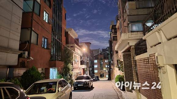 서울 동대문구 이문동 빌라들에 불이 켜져 있다. 2023.09.22 [사진=이수현 기자]