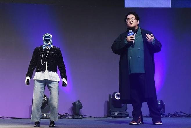 Galaxy Corporation CEO Choi Yong-ho introduces an “idol” humanoid robot during the “ComeUp 2025” conference in Seoul, Dec. 10. (Galaxy Corporation)