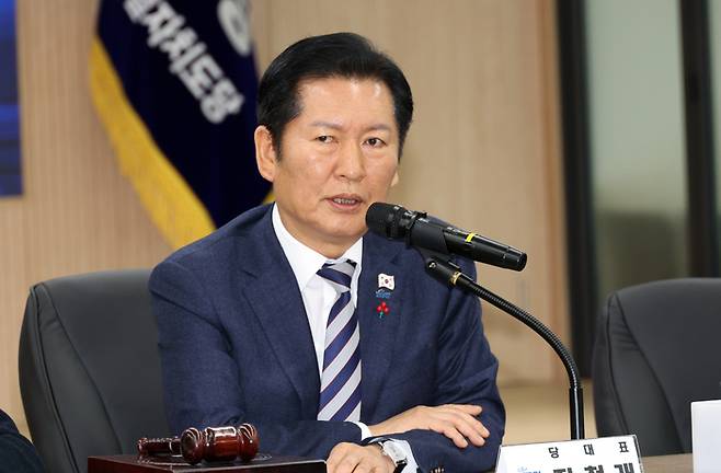 정청래 더불어민주당 대표가 31일 전북 전주시 더불어민주당 전북특별자치도당 컨퍼런스룸에서 열린 전북 현장 최고위원회의에서 발언하고 있다. [연합뉴스]