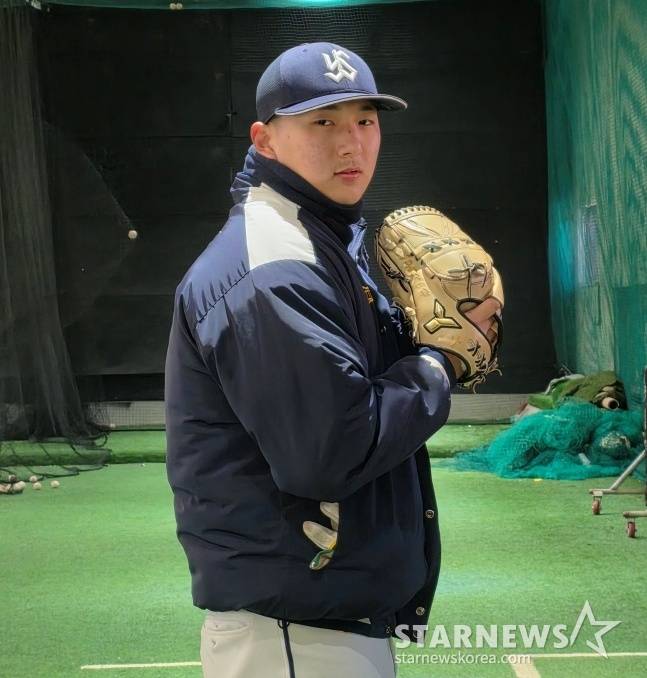 유신고 박찬희가 지난 25일 유신고 야구부 체력단련실에서 스타뉴스와 만나 포즈를 취하고 있다. /사진=김동윤 기자