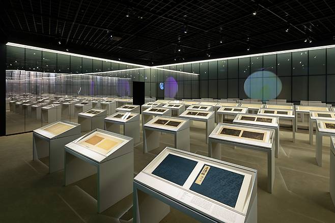 대구간송미술관 광복 80주년 기념 기획전 삼청도도 – 매·죽·난, 멈추지 않는 이야기 전시장 전경.<대구간송미술관 제공>