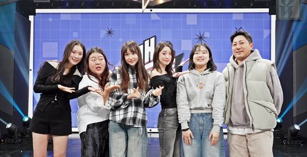KBS 2TV '개그콘서트'의 황혜선(사진 맨 왼쪽부터 오른쪽으로), 김가은, 서성경, 손민경, 손유담, 이재현 PD./사진제공=KBS 2TV '개그콘서트'
