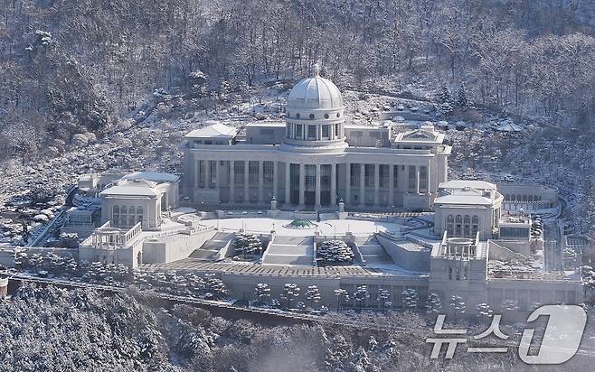 경찰청 국가수사본부 특별전담수사팀은 지난해 12월 15일 오전 9시부터 경기 가평 통일교 '천정궁' 등 10개 장소에 대한 압수수색을 진행하고 있다고 밝혔다. 2025.12.15/뉴스1 ⓒ News1 구윤성 기자