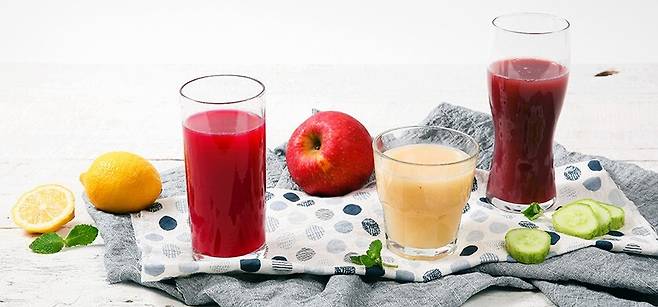 과일과 채소, 견과류 등 수용성 식이섬유는 근육을 지키는 데 중요한 역할을 한다. 장내 유익균이 식이섬유를 먹고 만들어내는 대사산물이 ‘단쇄지방산’이기 때문이다. 단 쇄지방산은 지방을 더 많이 사용하게 함으로써 근육 단백질을 지킨다. 게티이미지뱅크