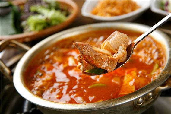짠 음식을 많이 먹으면 피부 노화가 빨라진다는 지적이 나왔다./사진=클립아트코리아