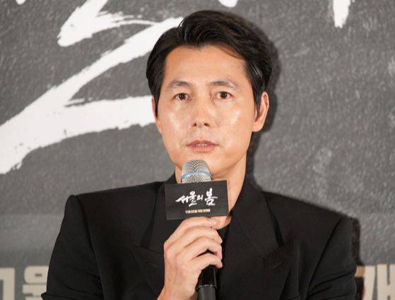 Actor Jung Woo-sung was born in the year of the ox. He should take pride in the years he's lived, and look forward to many more. [PLUS M ENTERTAINMENT]