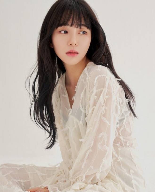 권민아가 자신의 힘겨운 심정을 털어놓았다.