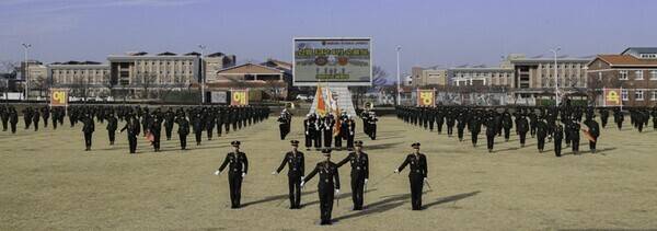 해병대 교육훈련단에서 열린 해병 1324기 수료식에서 신병들이 행사연병장에 도열해 있다. 해병대 제공