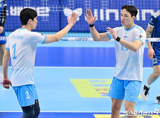 1일 오후 인천 계양체육관에서 열린 '진에어 2025-2026 V-리그' 대한항공과 삼성화재의 경기, 대한항공 임동혁이 득점 후 기뻐하고 있다. 인천, 김한준 기자