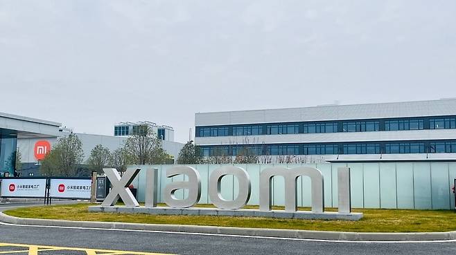 샤오미 우한 공장 (우한=연합뉴스) 김현정 특파원 = 지난달 30일 후베이성 우한시 둥후신기술개발구에 위치한 샤오미의 가전공장 외관 모습. 2025.12.30 hjkim07@yna.co.kr
