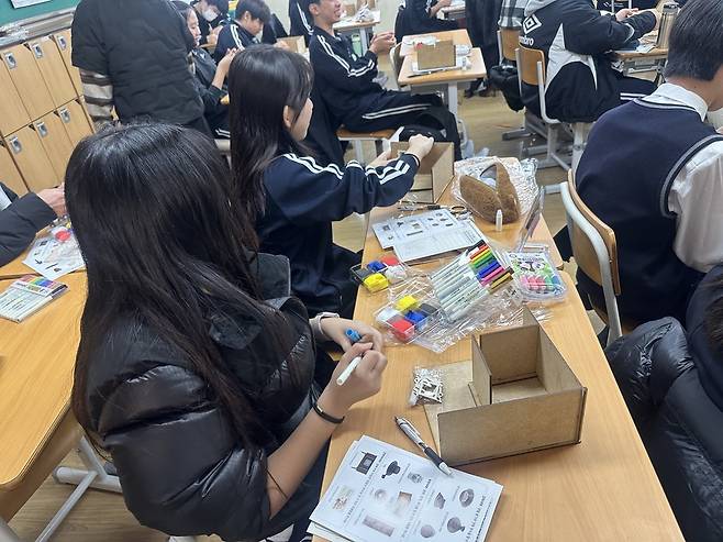 용인시박물관은 12월 한 달간 중학생 대상 '큐레이터 진로체험 프로그램'을 운영했다.&nbsp;사진=용인시