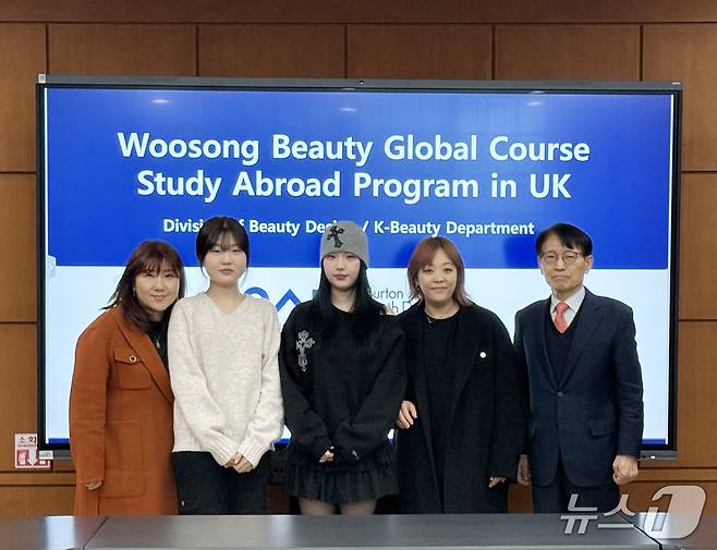 K-뷰티학부 메이크업전공 재학생 2명이 영국 버튼 앤 사우스 더비쉐어 대학(Burton and South Derbyshire College)에서 해외 교육 프로그램을 체험한다. (우송정보대 제공.재판매 및 DB금지)/뉴스1