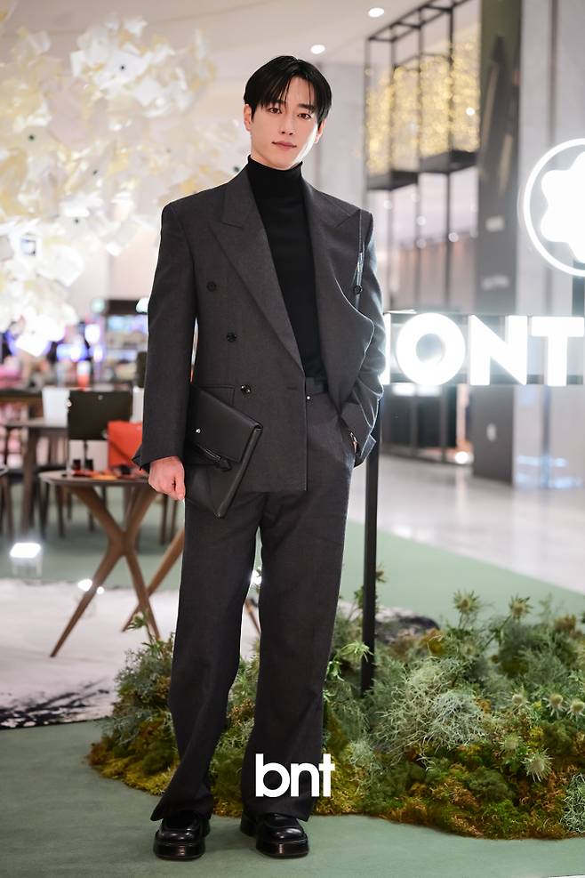 몽블랑 'Tree of Writing' 현대백화점 팝업 오픈기념 포토콜 / 서강준