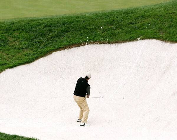 칼럼 내용과 관련 없는 참고 사진입니다. 프로 골프선수가 경기에서 벙커샷을 하는 모습입니다. 사진제공=ⓒAFPBBNews = News1 (사진을 무단으로 사용하지 마십시오.)