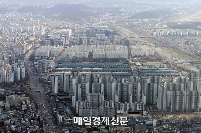 롯데월드 서울스카이에서 바라본 송파구 헬리오시티 아파트 단지 전경. 한주형 기자