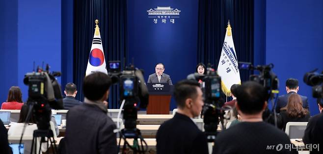 [서울=뉴시스] 고범준 기자 = 위성락 국가안보실장이 2일 청와대 춘추관에서 이재명 대통령의 중국 국빈방문 일정 관련 브리핑을 하고 있다. 2026.01.02. photo@newsis.com /사진=고범준