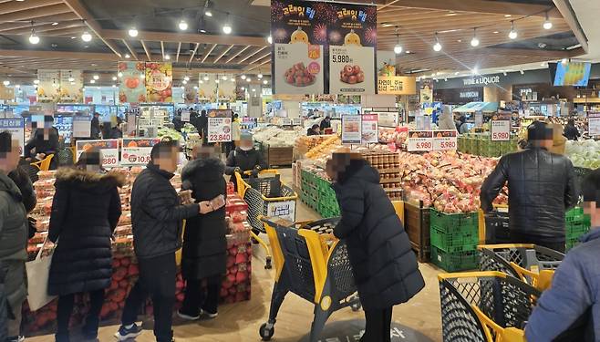 새해맞이 ‘고래잇 페스타’가 진행 중인 이마트 [이마트 제공]