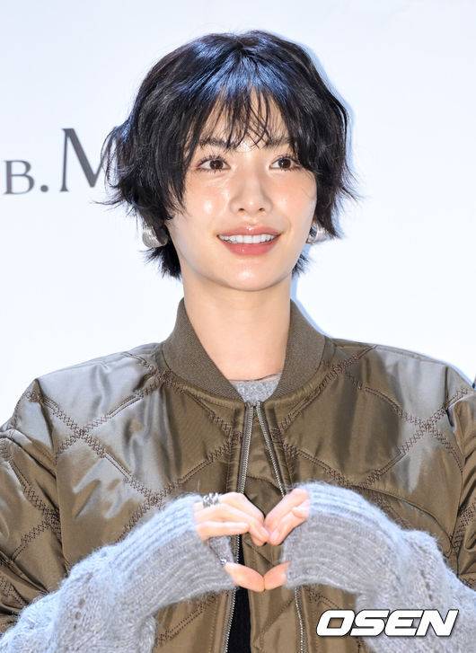 [OSEN=수원, 조은정 기자] 25일 스타필드 수원에서 'E.B.M(에디션바이미샤)' 오픈 기념 행사가 열렸다.이날 행사엔 배우 나나가 참석했다.나나가 포즈를 취하고 있다. 2025.10.25 /cej@osen.co.kr