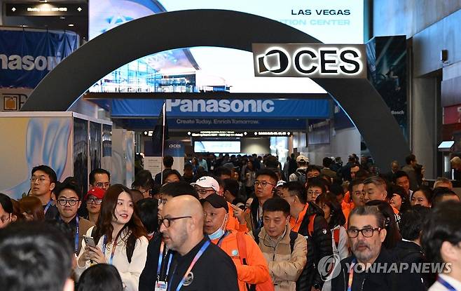 CES 열리는 LVCC, 관람객으로 북적 [연합뉴스 자료사진]