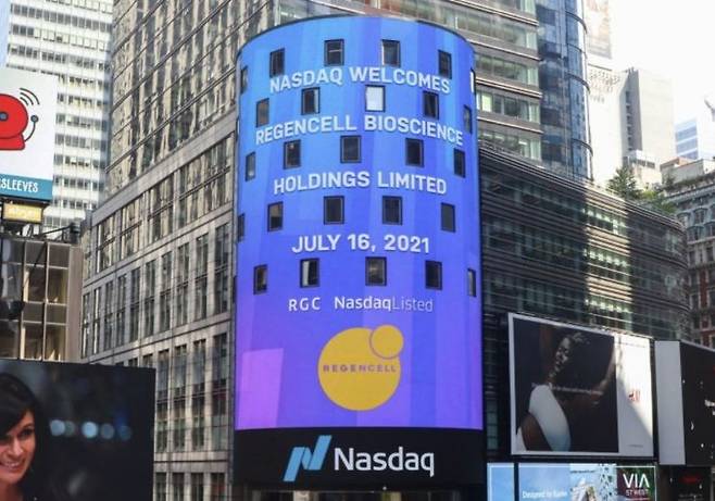 2021년 6월 나스닥 상장 당시 뉴욕에 홍보된 리젠셀바이오사이언스홀딩스(RGC) 광고판 모습. RGC 홈페이지