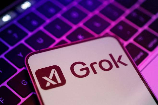 일론 머스크가 이끄는 인공지능 기업 xAI의 챗봇 ‘그록(Grok)’이 미성년자를 부적절하게 묘사한 이미지를 생성·게시했다. 로이터연합뉴스