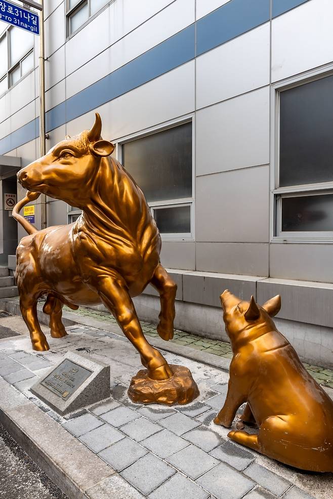 馬場洞馬場市場前の彫刻 / 写真=ソウル観光財団