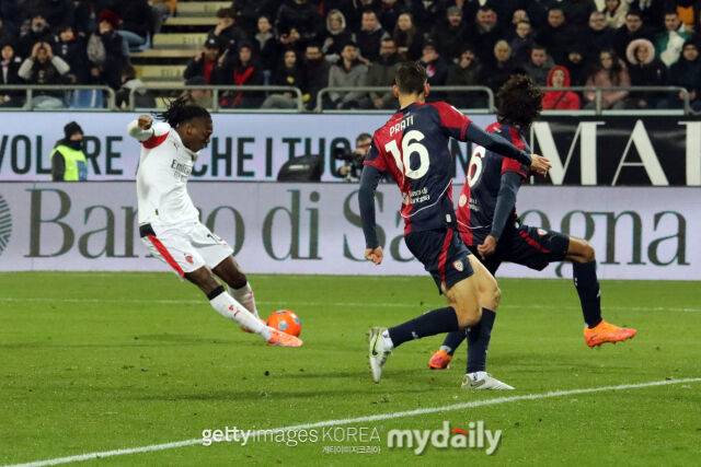 레앙(왼쪽)이 3일 칼리아리와 경기에서 결승골을 터뜨리고 있다. /게티이미지코리아