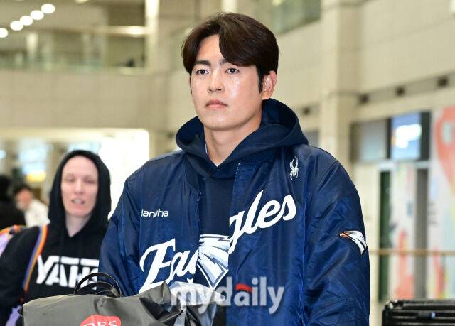 한화이글스 이태양이 4일 인천국제공항을 통해 일본 오키나와 스프링캠프를 마치고 귀국했다./마이데일리
