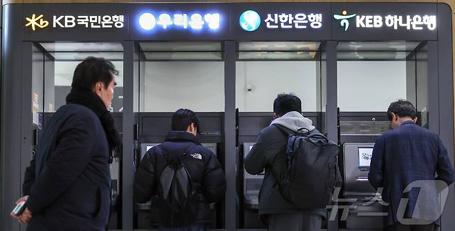 서울 시내에 설치된 시중은행 ATM 기기 모습. 2025.2.3/뉴스1 ⓒ News1 허경 기자