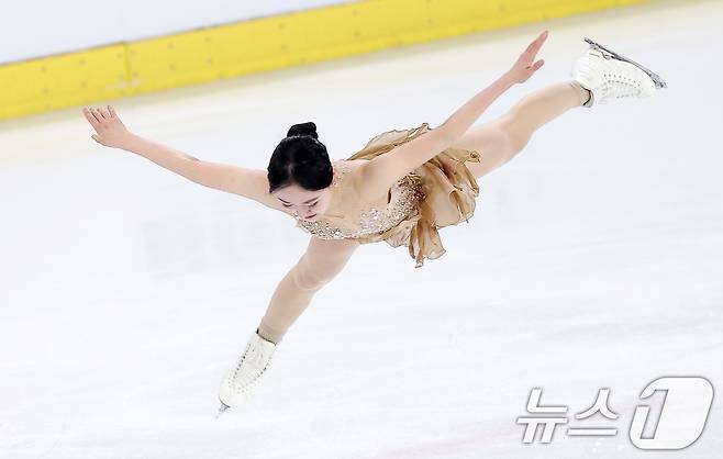 피겨스케이팅 선수 김채연이 4일 서울 양천구 목동 아이스링크에서 열린 제80회 전국남녀 피겨스케이팅 종합선수권대회 여자 시니어 프리 스케이팅에서 연기를 펼치고 있다. 2026.1.4/뉴스1 ⓒ News1 김성진 기자