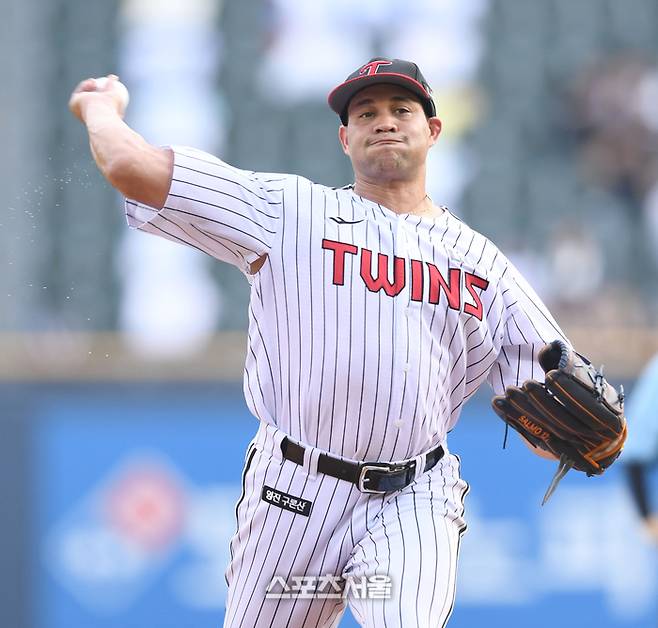 LG 선발투수 치리노스가 29일 서울 잠실구장에서 열린 2025 KBO리그 KT와 경기에서 역투하고 있다. 잠실 | 최승섭기자 thunder@sportsseoul.com