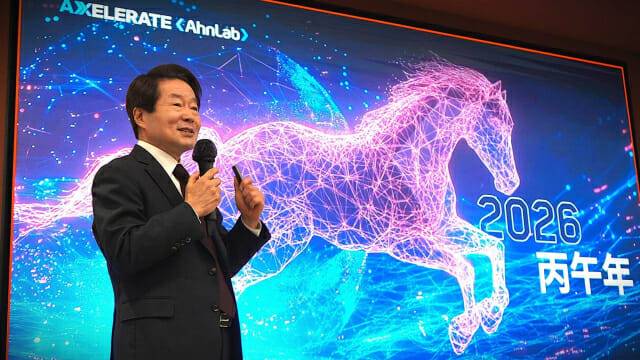 강석균 안랩 대표가 2일 판교 본사에서 열린 시무식에서 인사말과 올해 경영계획을 이야기 하고 있다.