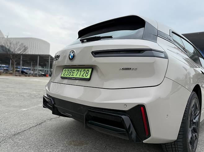 BMW 순수 전기 준대형 SUV ‘뉴 iX’./이윤정 기자