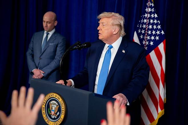 epa12624870 US President Donald Trump speaks during a news conference at the Mar-a-Lago Club in Palm Beach, Florida, USA, 03 January 2026. Venezuelan President Nicolas Maduro has been charged in the US after he was captured and flown out of Venezuela, following a series of airstrikes that mark an extraordinary escalation in the Trump administration's months-long campaign against the country.  EPA/NICOLE COMBEAU / POOL/ 연합뉴스