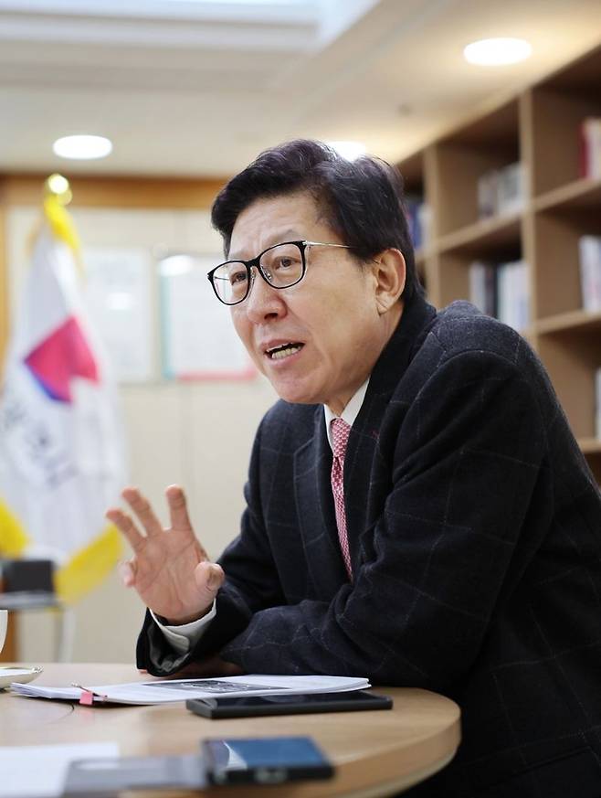 박형준 부산시장(사진)이 4일부터 오는 10일까지 4박 7일간 미국 3개 도시를 찾는 일정으로 새해 첫 순방길에 올랐다. 부산시 제공