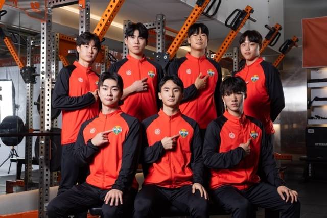 ▲ 강원FC는 조원우(21), 이용재(19), 김어진(19), 이정현(19), 여준엽(19), 이효빈(19), 최지남(19)을 2026시즌 신인 선수로 영입했다고 3일 밝혔다.