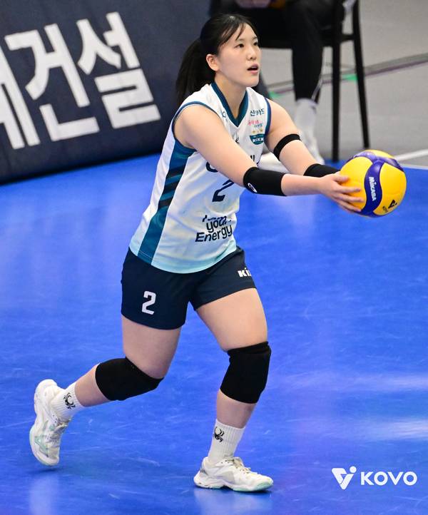 고등학교 시절 리베로였던 김효임은 프로 첫 해 서베로로 뛰며 수준급의 서브 실력을 보여주고 있다. 사진 제공= KOVO