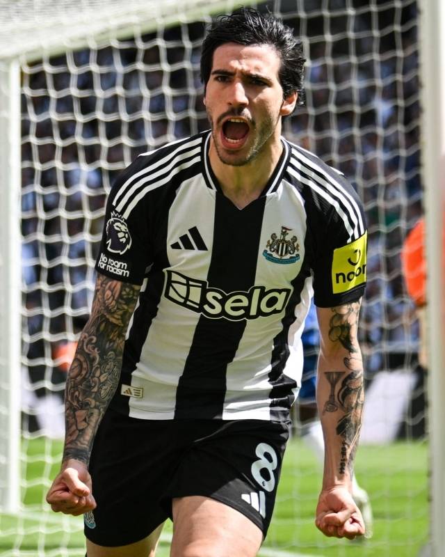 토날리에 대한 기대는 안드레아 피를로였으나 젠나로 가투소와 같은 모습도 있다. 그만큼 좋은 기량을 가진 미드필더라고 볼 수 있다. 사진=프리미어리그 SNS