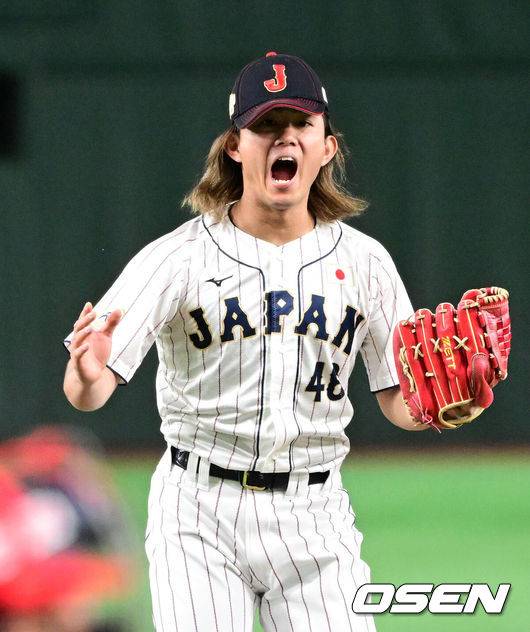 [OSEN=도쿄, 지형준 기자] 류중일 감독이 이끄는 한국야구대표팀이 19일 오후 일본 도쿄돔에서 2023 아시아프로야구챔피언십(APBC) 일본과 결승전을 가졌다. 1회초 1사에서 일본 이마이 다쓰야가 대한민국 김도영을 삼진 처리하며 포효하고 있다. 2023.11.18 / jpnews.osen.co.kr