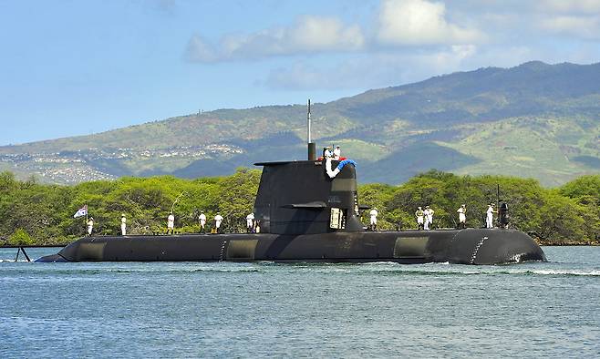 호주 해군 콜린스급 잠수함이 하와이 진주만에 입항하고 있다. 세계일보 자료사진