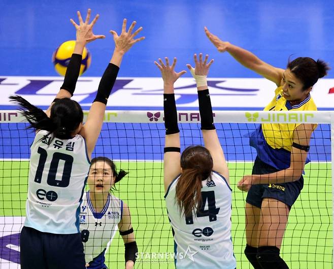 [한번에쓱]'9연승 도전한 현대건설 잡고' 세상을 다가진듯 신난 GS선수들