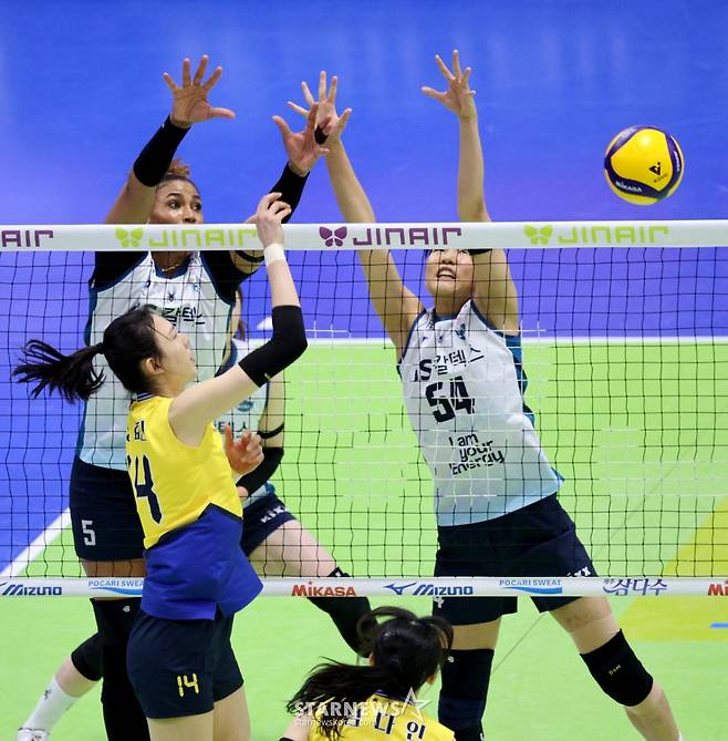 [한번에쓱]'9연승 도전한 현대건설 잡고' 세상을 다가진듯 신난 GS선수들