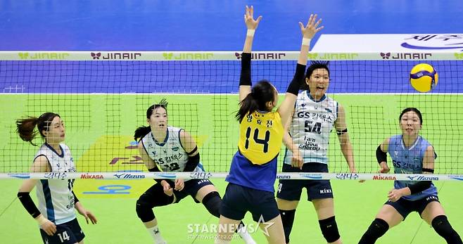 [한번에쓱]'9연승 도전한 현대건설 잡고' 세상을 다가진듯 신난 GS선수들